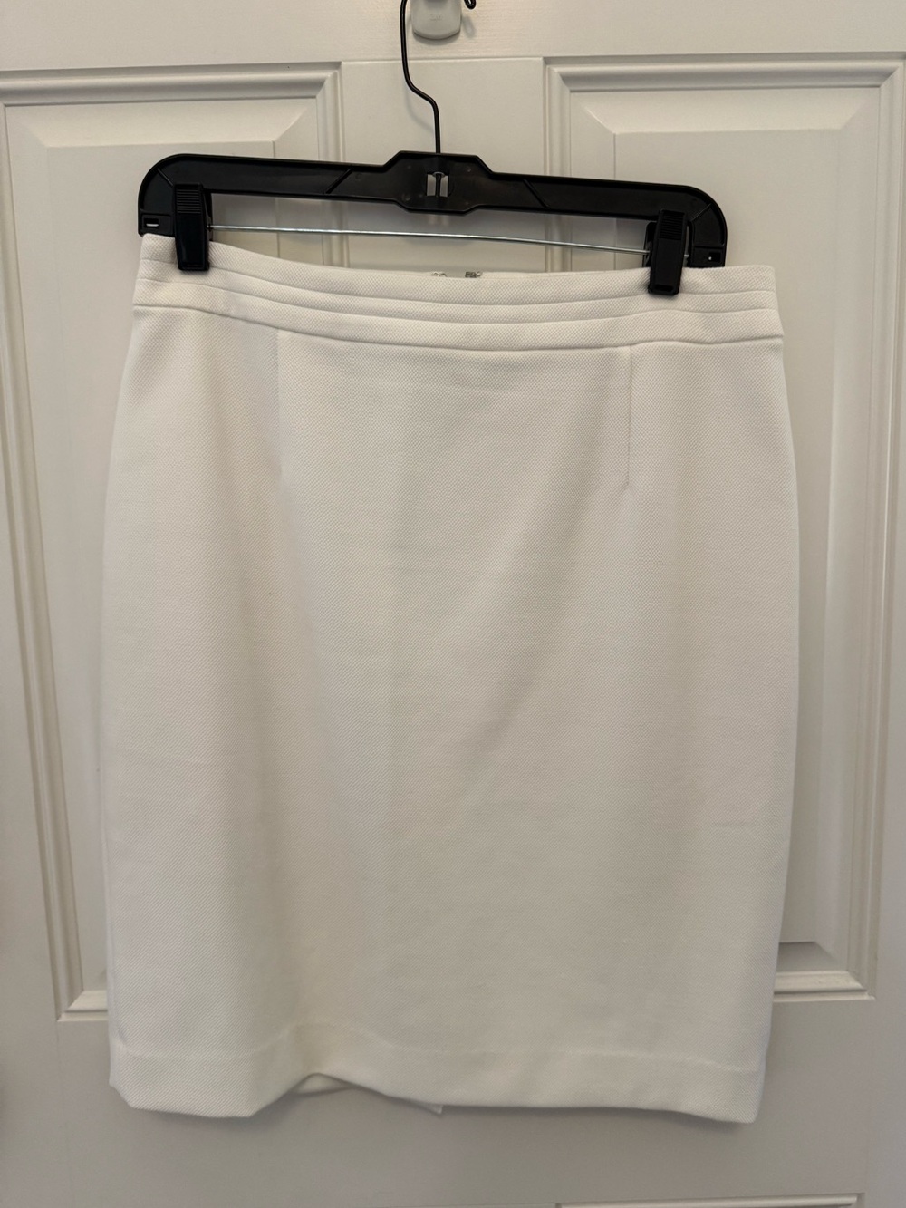 White House Black Market White Textured Pencil Skirt